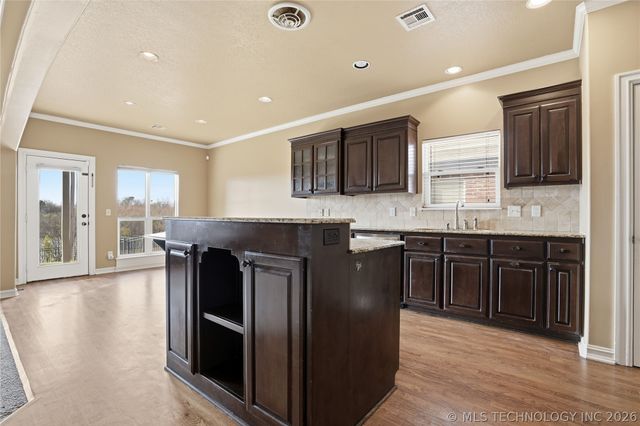 9402 S 73rd East Avenue, Tulsa, OK 74133