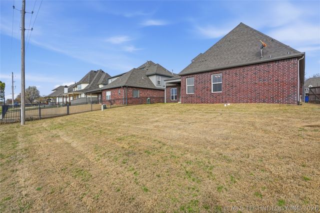 9402 S 73rd East Avenue, Tulsa, OK 74133