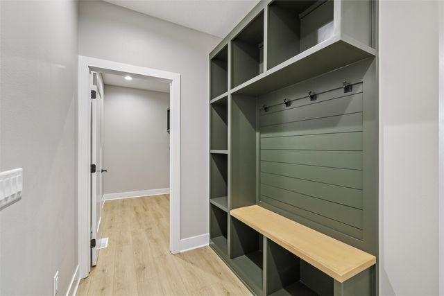 1201 Lakeview Circle NW, Bondurant, IA 50035