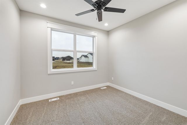 1201 Lakeview Circle NW, Bondurant, IA 50035