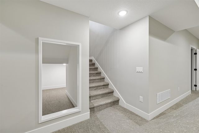 1201 Lakeview Circle NW, Bondurant, IA 50035