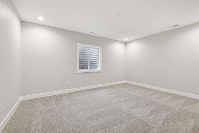 1201 Lakeview Circle NW, Bondurant, IA 50035