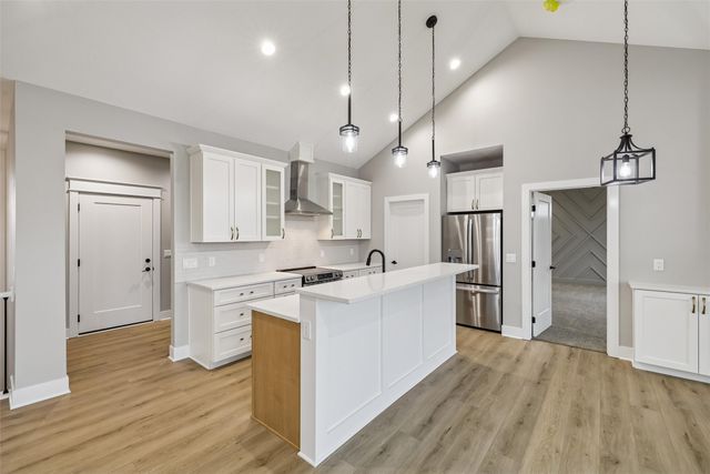 1201 Lakeview Circle NW, Bondurant, IA 50035