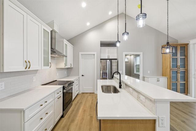 1201 Lakeview Circle NW, Bondurant, IA 50035