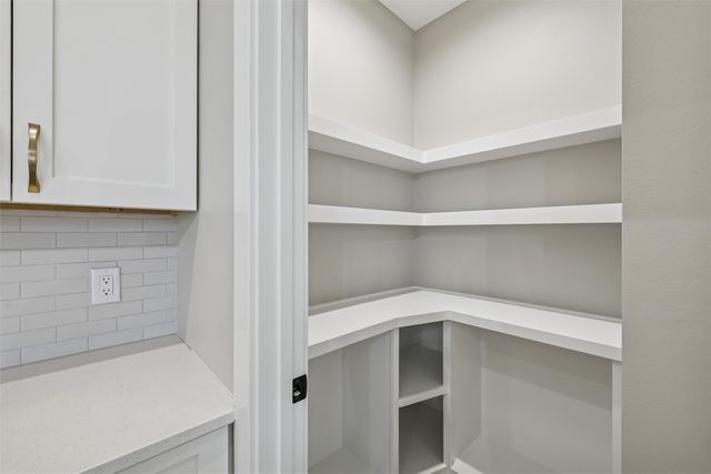 1201 Lakeview Circle NW, Bondurant, IA 50035