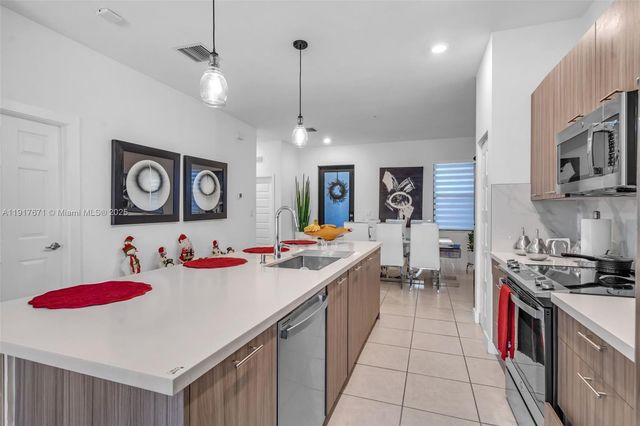 7915 NW 104th Ave 24, Doral, FL 33178