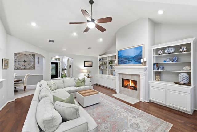 38 Wimberly Way, Conroe, TX 77385