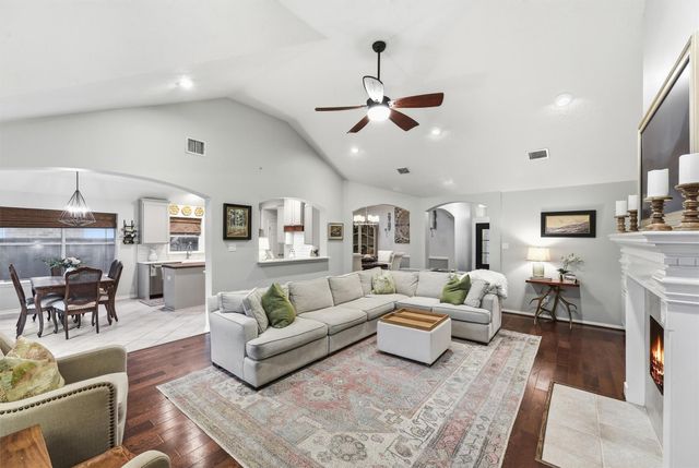 38 Wimberly Way, Conroe, TX 77385