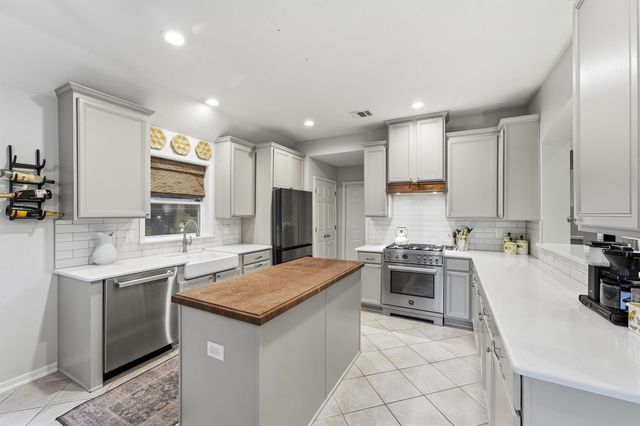 38 Wimberly Way, Conroe, TX 77385