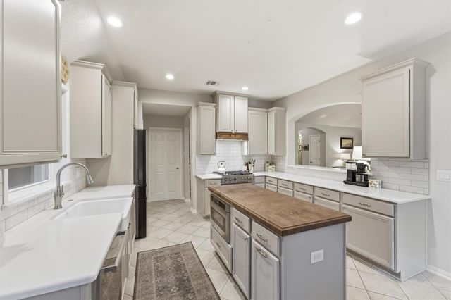 38 Wimberly Way, Conroe, TX 77385