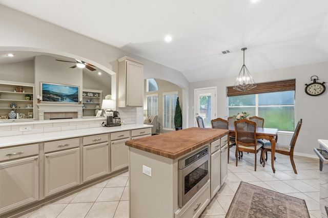 38 Wimberly Way, Conroe, TX 77385
