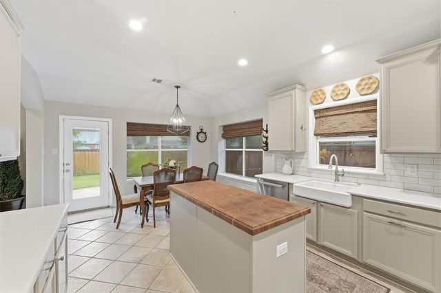 38 Wimberly Way, Conroe, TX 77385