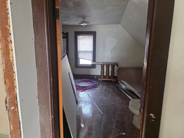 21 Clifford St, Springfield, MA 01109