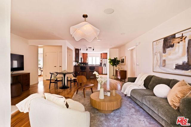 281 S Barrington Avenue C2, Los Angeles, CA 90049