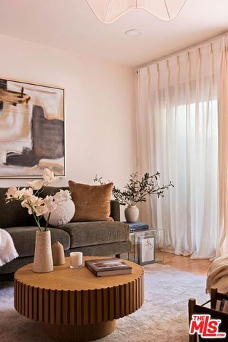 281 S Barrington Avenue C2, Los Angeles, CA 90049