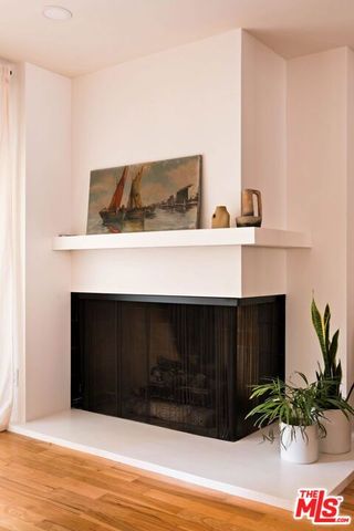281 S Barrington Avenue C2, Los Angeles, CA 90049