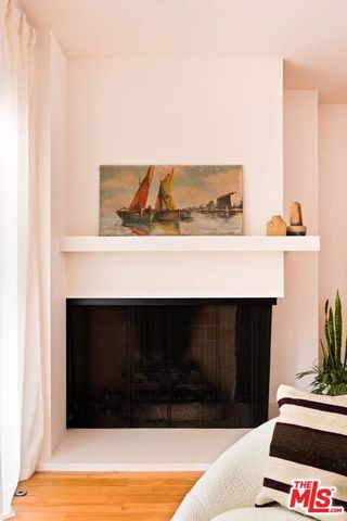 281 S Barrington Avenue C2, Los Angeles, CA 90049