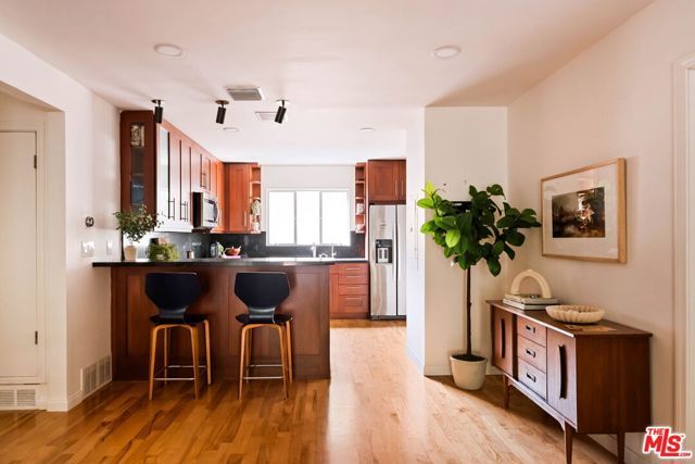 281 S Barrington Avenue C2, Los Angeles, CA 90049