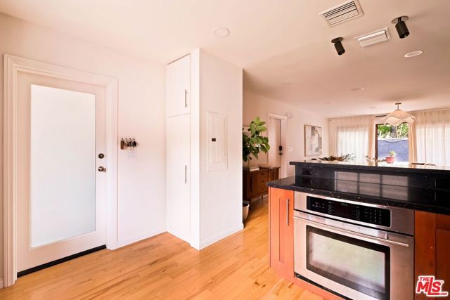 281 S Barrington Avenue C2, Los Angeles, CA 90049