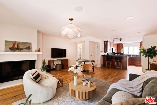 281 S Barrington Avenue C2, Los Angeles, CA 90049