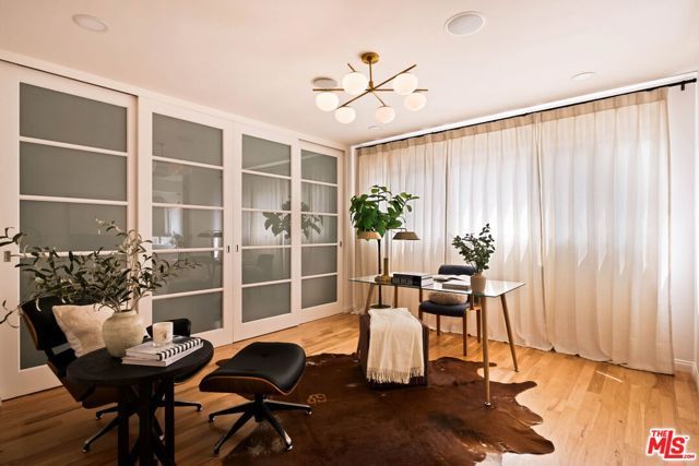 281 S Barrington Avenue C2, Los Angeles, CA 90049