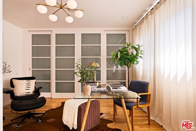 281 S Barrington Avenue C2, Los Angeles, CA 90049