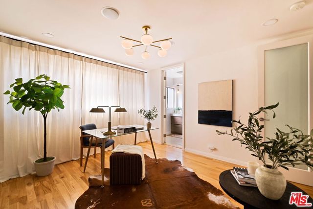 281 S Barrington Avenue C2, Los Angeles, CA 90049