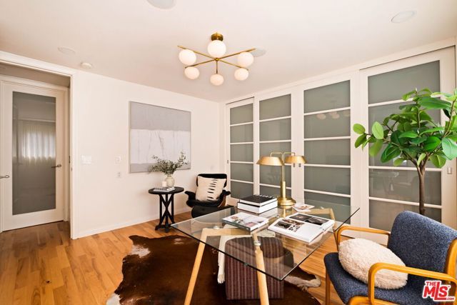 281 S Barrington Avenue C2, Los Angeles, CA 90049