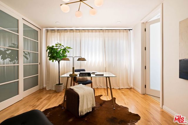 281 S Barrington Avenue C2, Los Angeles, CA 90049