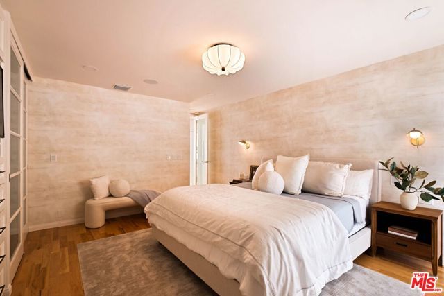 281 S Barrington Avenue C2, Los Angeles, CA 90049