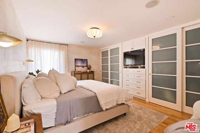 281 S Barrington Avenue C2, Los Angeles, CA 90049