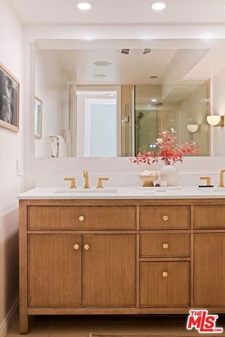 281 S Barrington Avenue C2, Los Angeles, CA 90049