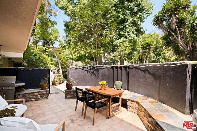 281 S Barrington Avenue C2, Los Angeles, CA 90049