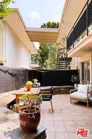 281 S Barrington Avenue C2, Los Angeles, CA 90049