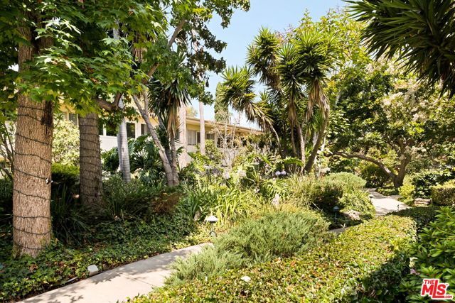 281 S Barrington Avenue C2, Los Angeles, CA 90049