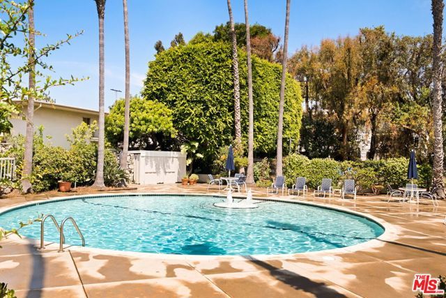 281 S Barrington Avenue C2, Los Angeles, CA 90049