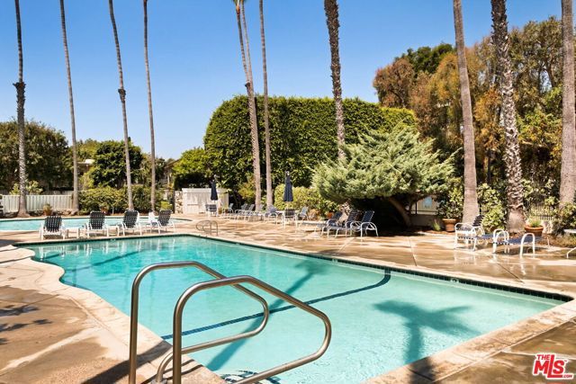 281 S Barrington Avenue C2, Los Angeles, CA 90049