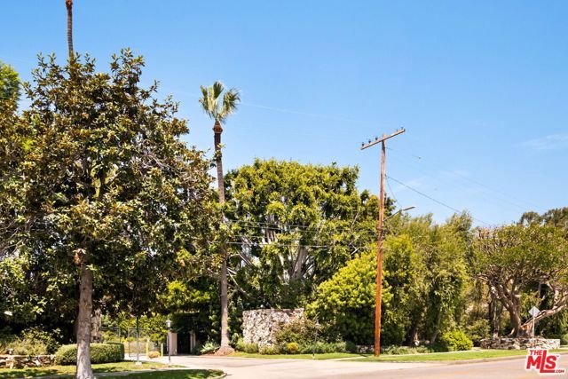 281 S Barrington Avenue C2, Los Angeles, CA 90049