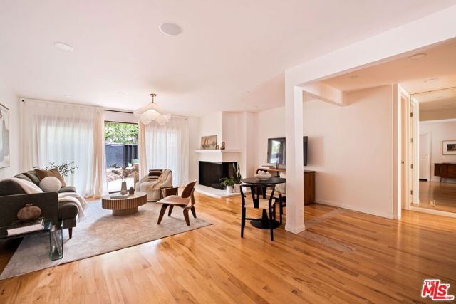 281 S Barrington Avenue C2, Los Angeles, CA 90049