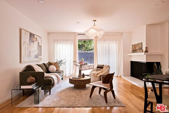 281 S Barrington Avenue C2, Los Angeles, CA 90049