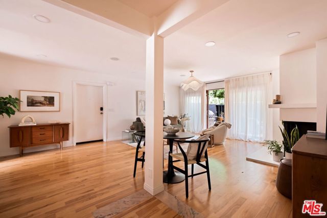 281 S Barrington Avenue C2, Los Angeles, CA 90049