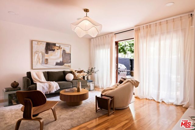 281 S Barrington Avenue C2, Los Angeles, CA 90049