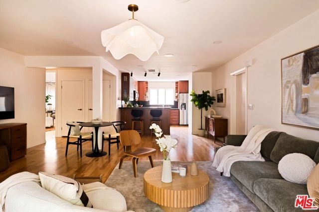 281 S Barrington Avenue C2, Los Angeles, CA 90049