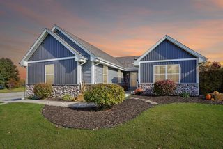 921 E Prairie View DRIVE, Oak Creek, WI 53154