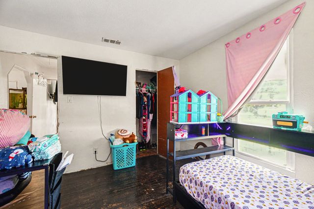 1001 Hillburn Drive, Dallas, TX 75217