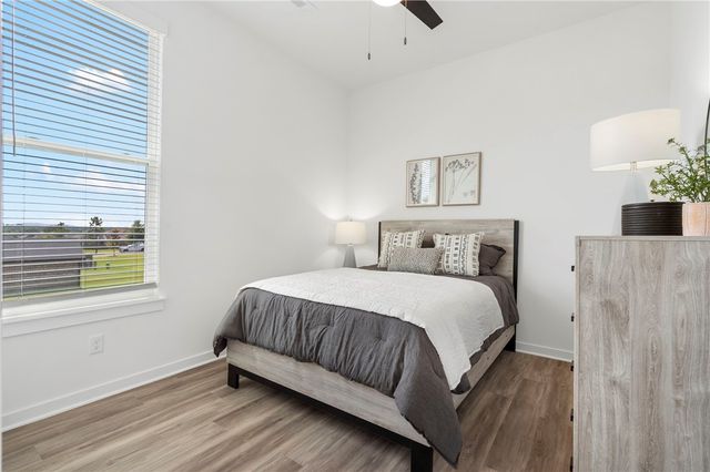 2823 N Grey Squirrel Drive, Fayetteville, AR 72704