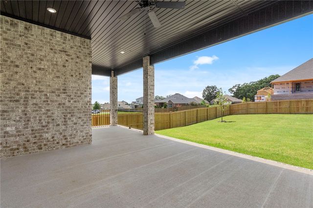 2823 N Grey Squirrel Drive, Fayetteville, AR 72704