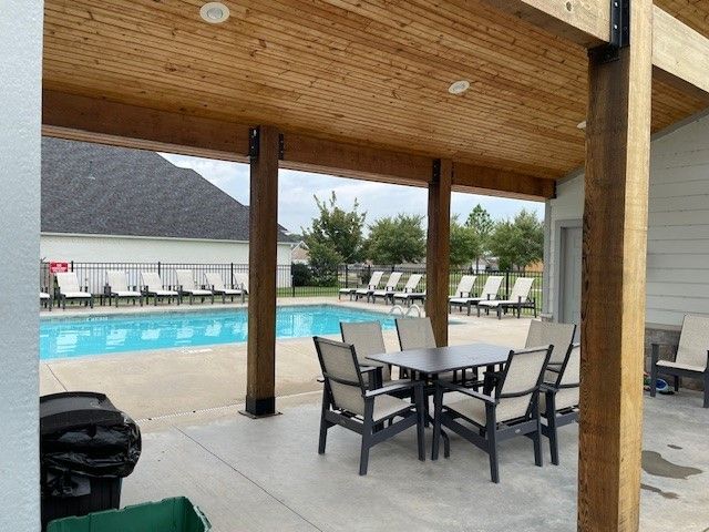 2823 N Grey Squirrel Drive, Fayetteville, AR 72704