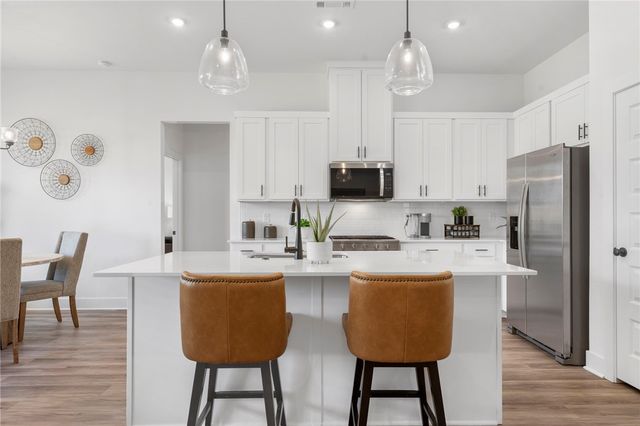 2823 N Grey Squirrel Drive, Fayetteville, AR 72704