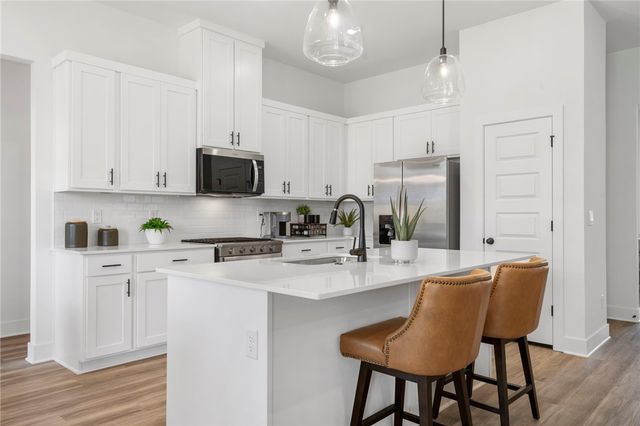 2823 N Grey Squirrel Drive, Fayetteville, AR 72704